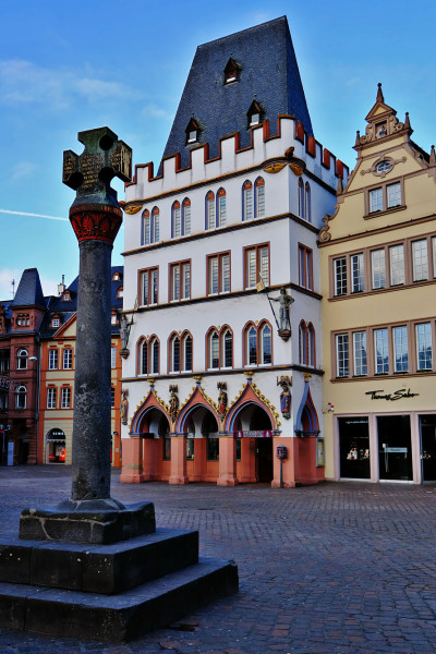 Steipe mit Marktkreuz