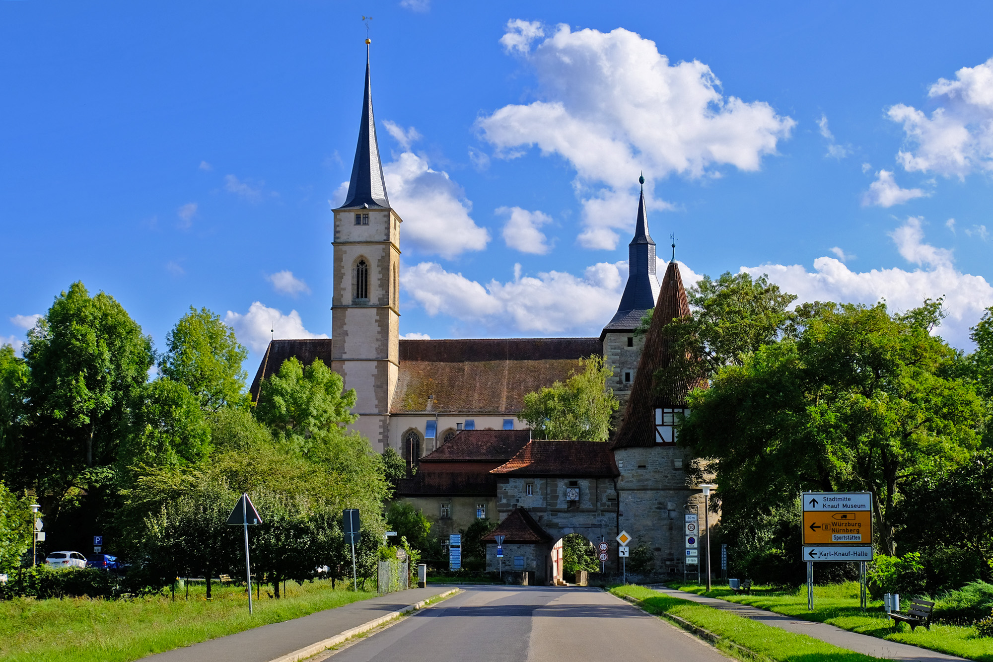 Durch die Weinberge bei Iphofen wandercach.es